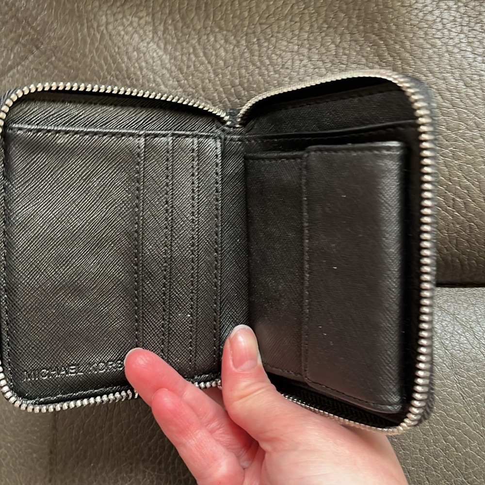 Michael Kors Black signature Wallet - Picture 5 of 8